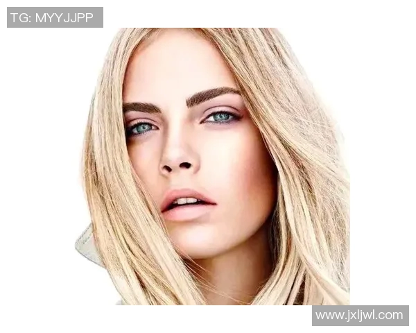 欧洲足球宝贝的魅力与风采揭秘：她们如何成为绿茵场上的闪耀明星